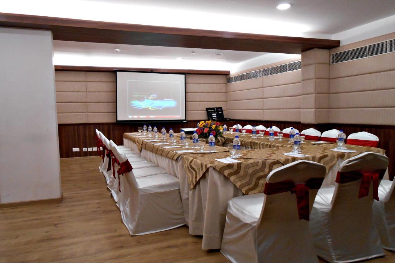 The South Park Hotel Thiruvananthapuram Buitenkant foto