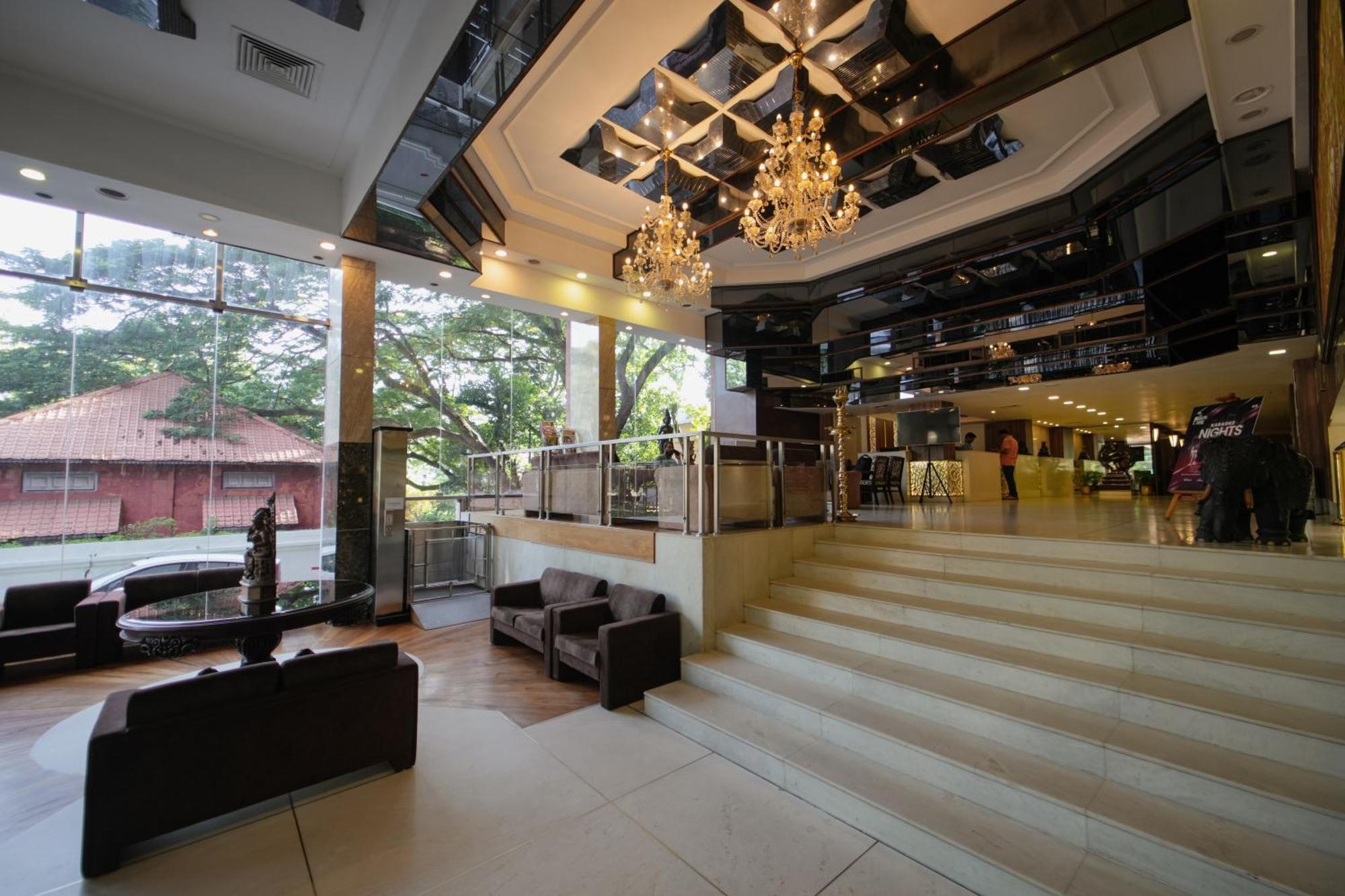 The South Park Hotel Thiruvananthapuram Buitenkant foto