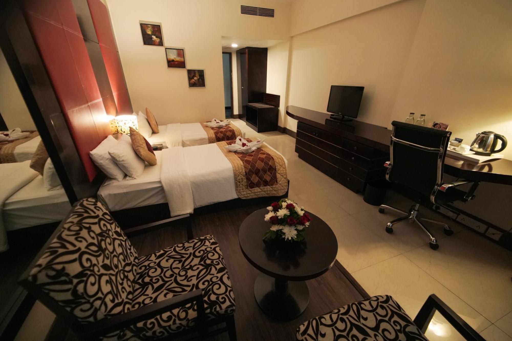 The South Park Hotel Thiruvananthapuram Buitenkant foto