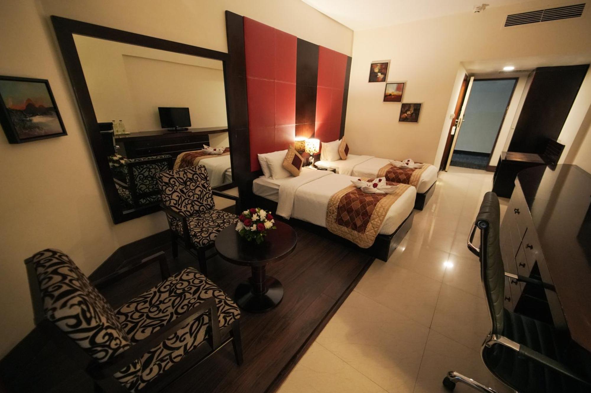 The South Park Hotel Thiruvananthapuram Buitenkant foto