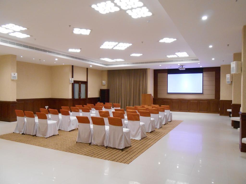 The South Park Hotel Thiruvananthapuram Buitenkant foto
