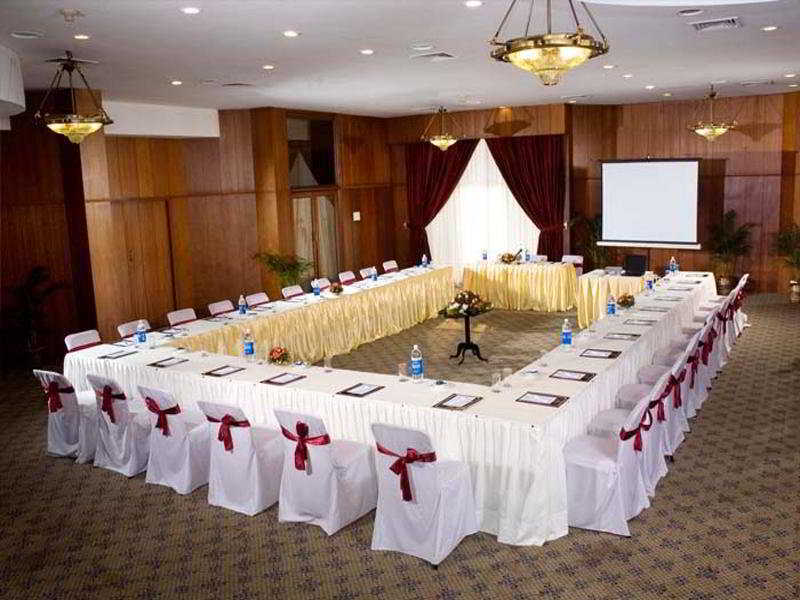 The South Park Hotel Thiruvananthapuram Buitenkant foto