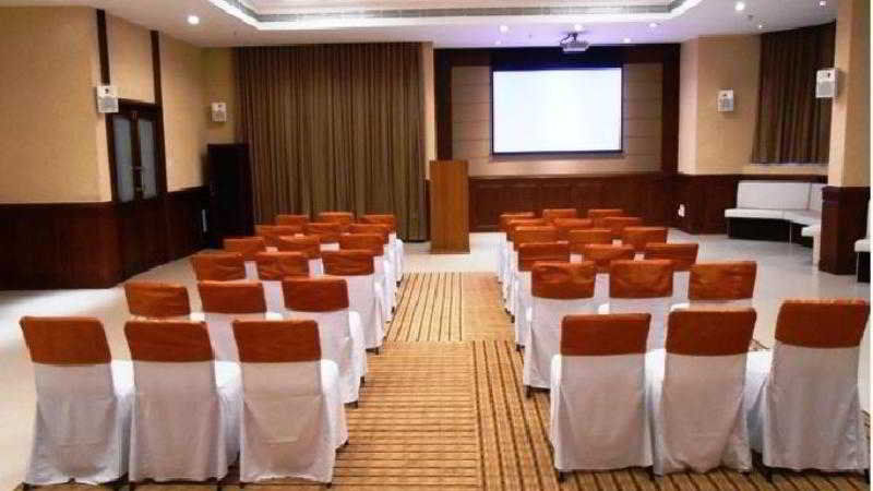 The South Park Hotel Thiruvananthapuram Buitenkant foto