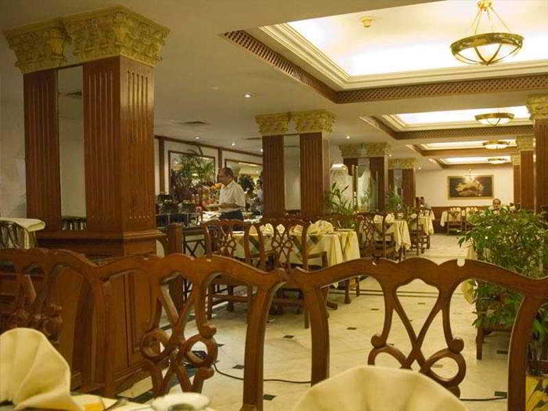 The South Park Hotel Thiruvananthapuram Buitenkant foto