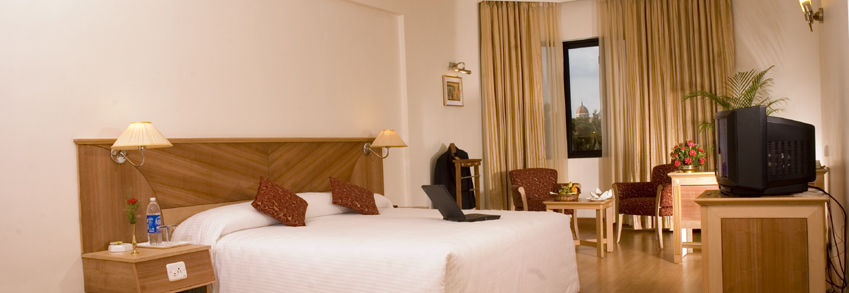 The South Park Hotel Thiruvananthapuram Buitenkant foto