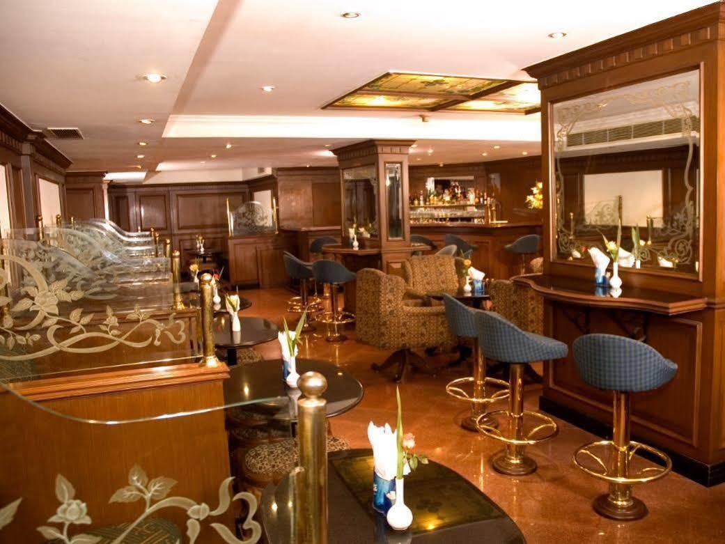The South Park Hotel Thiruvananthapuram Buitenkant foto