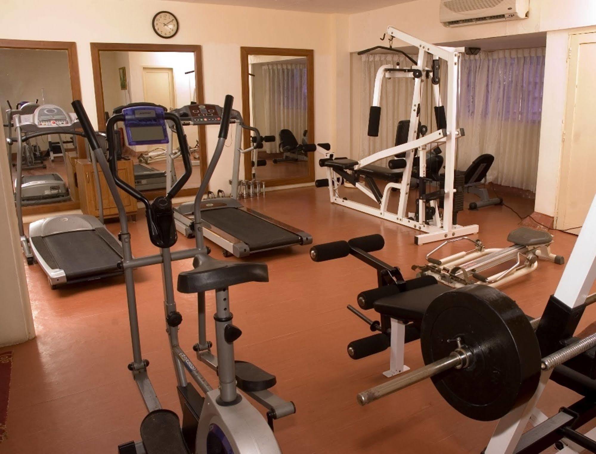The South Park Hotel Thiruvananthapuram Buitenkant foto
