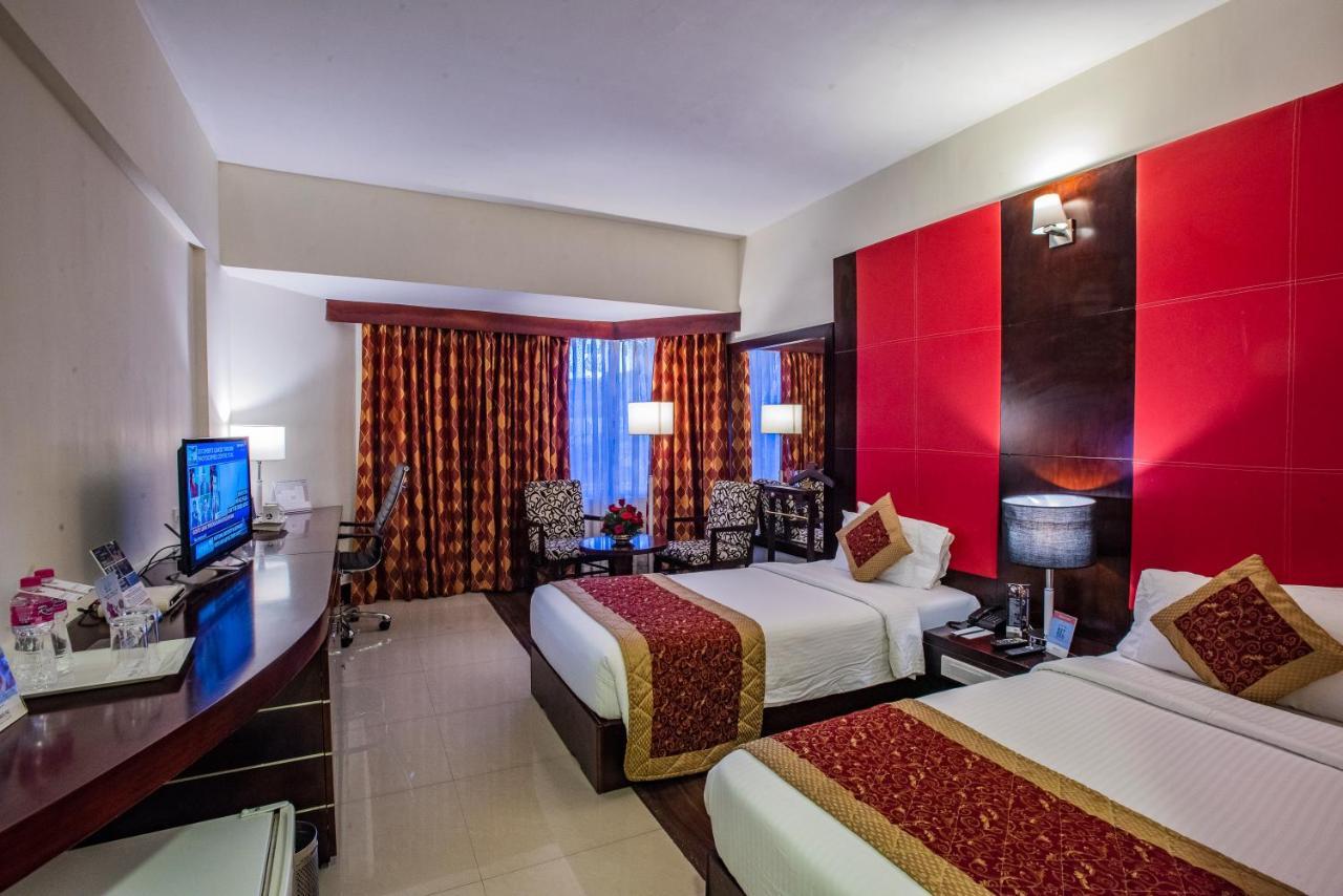 The South Park Hotel Thiruvananthapuram Buitenkant foto