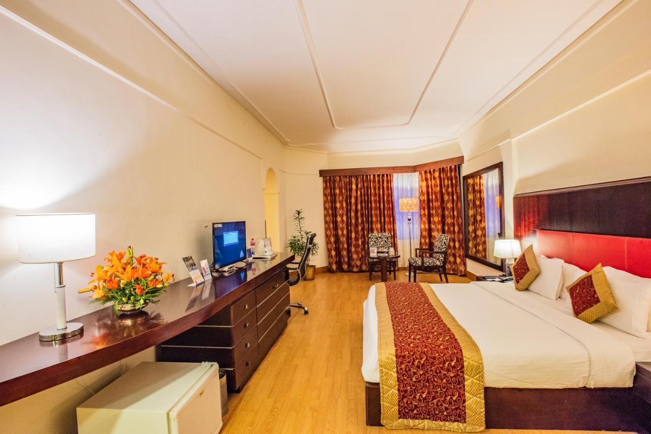The South Park Hotel Thiruvananthapuram Buitenkant foto