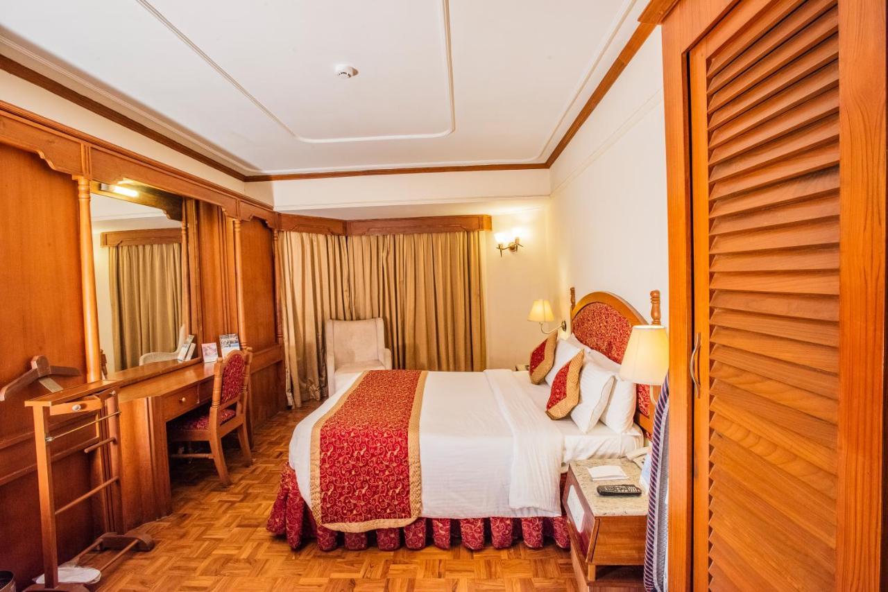The South Park Hotel Thiruvananthapuram Buitenkant foto