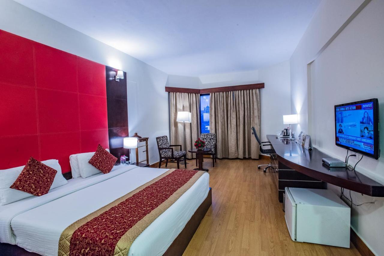 The South Park Hotel Thiruvananthapuram Buitenkant foto