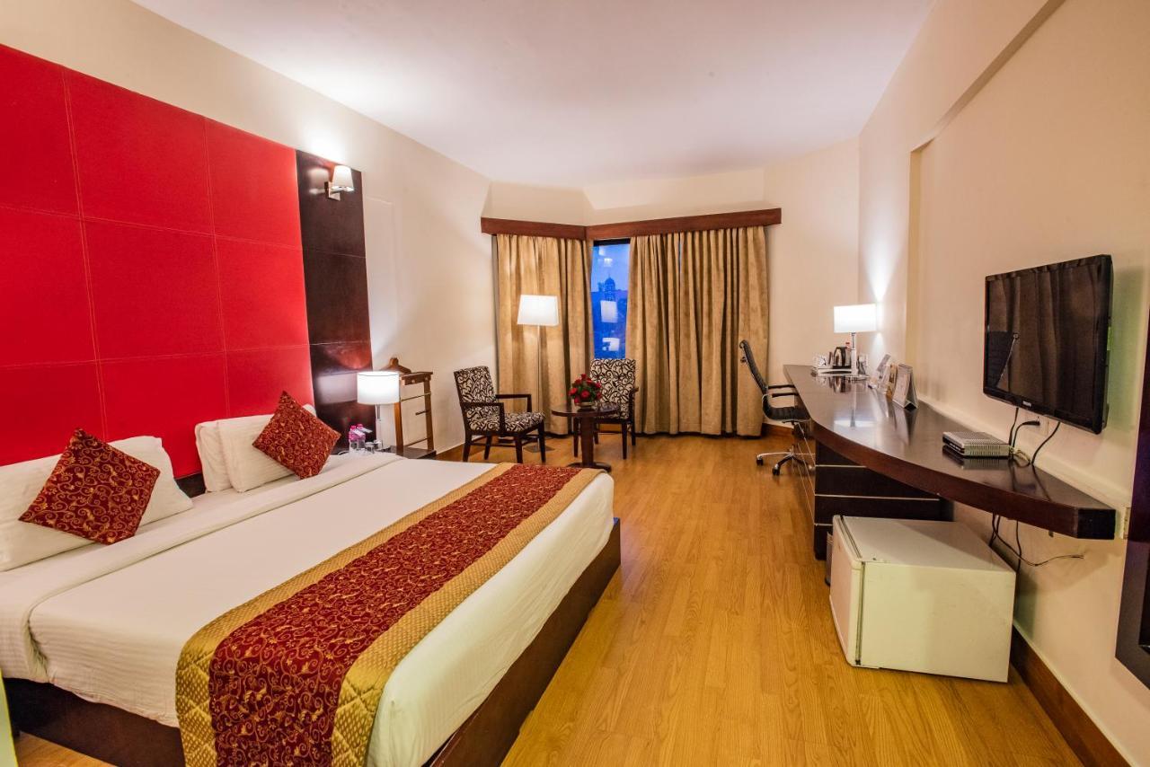 The South Park Hotel Thiruvananthapuram Buitenkant foto