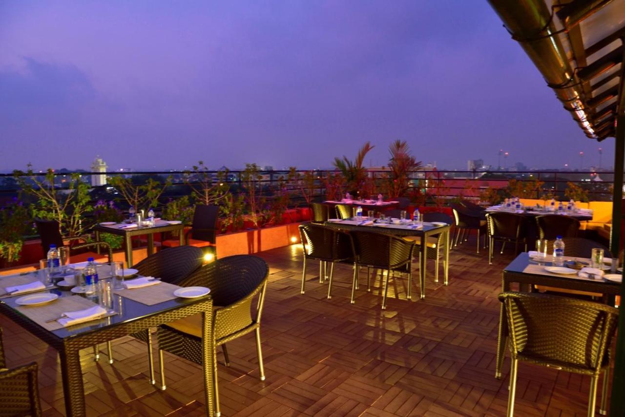 The South Park Hotel Thiruvananthapuram Buitenkant foto